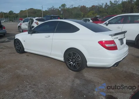 2014 Mercedes-Benz C 250 из США, поврежденный, VIN WDDGJ4HB7EG204436